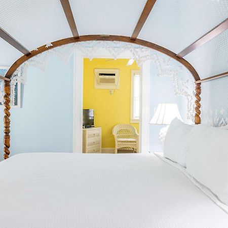 Deluxe King With Balcony - At James House With Parking! Кей Уест Екстериор снимка